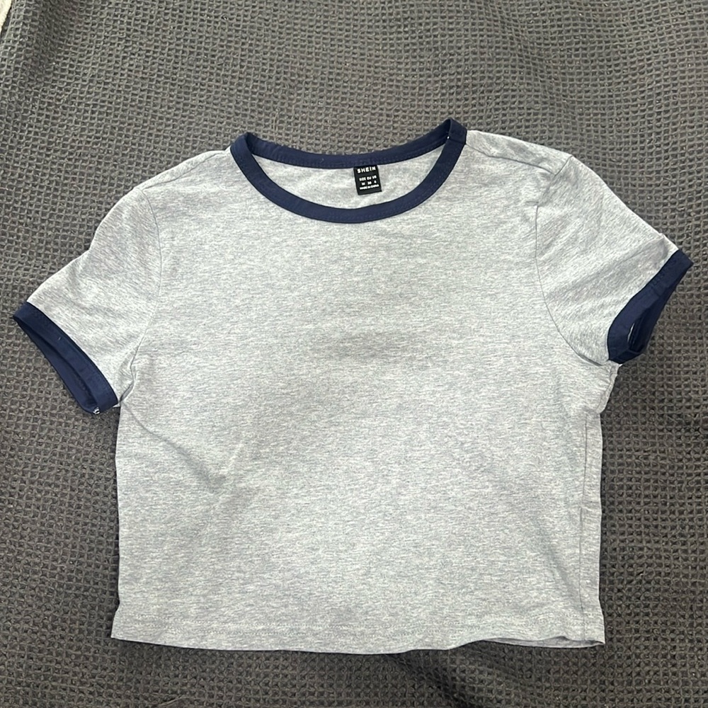 Woman’s cropped shirt